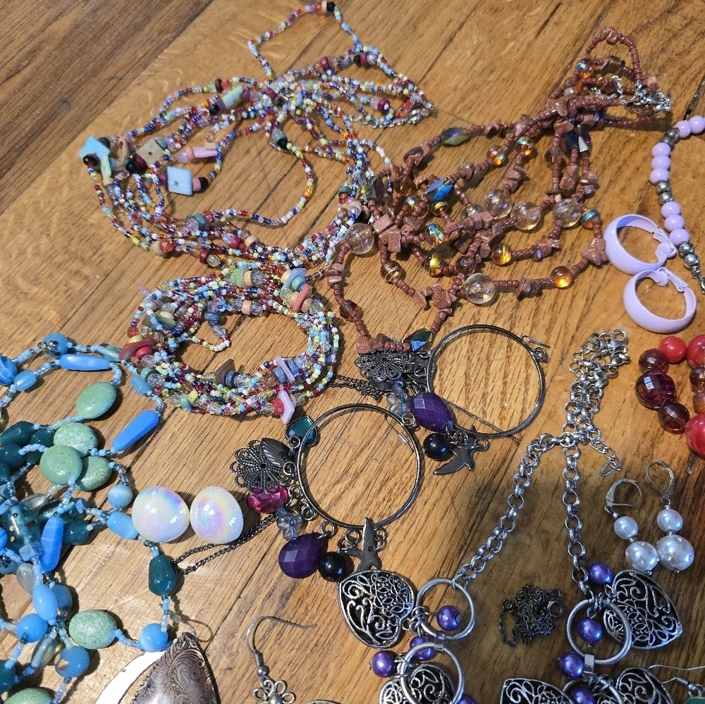 Vintage To Now Jewelry Lot Costume Estate Find Needs Cleaned. Mixed - Picture 5 of 13